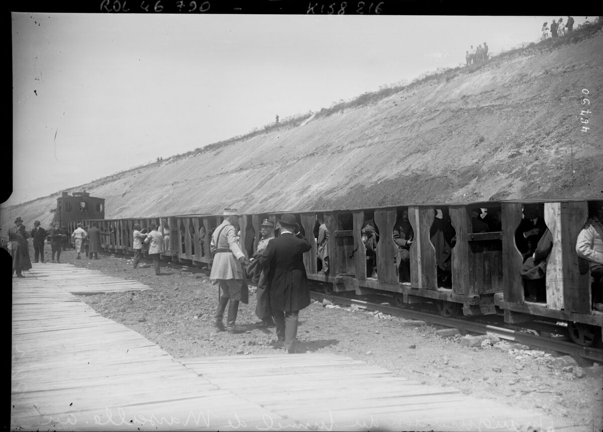 Inauguration du tunnel de Marseille au Rhône [tunnel de Rove, 7 mai 1916] : [photographie de presse] / [Agence Rol]