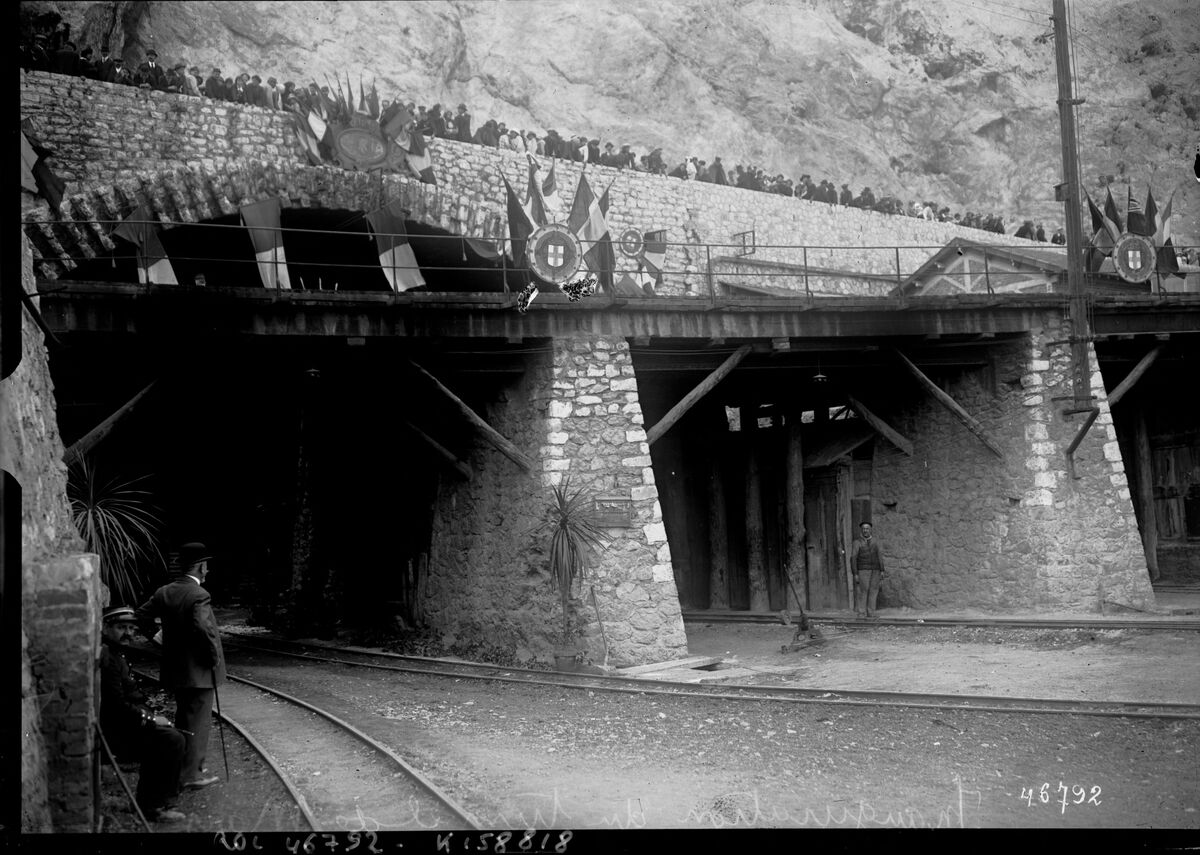 Inauguration du tunnel de Marseille au Rhône [tunnel de Rove, 7 mai 1916] : [photographie de presse] / [Agence Rol]