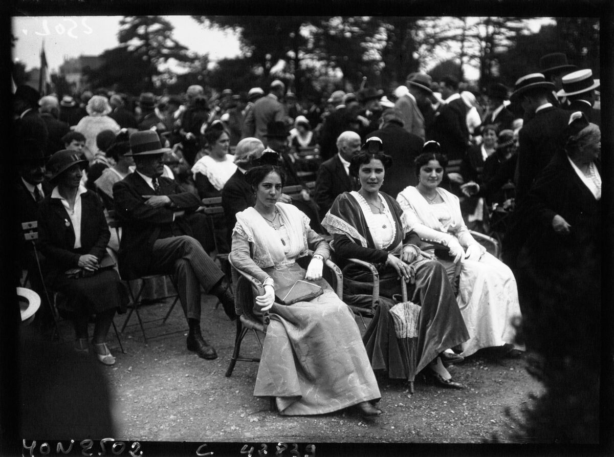 Un groupe d'arlésiennes : [photographie de presse] / Agence Mondial