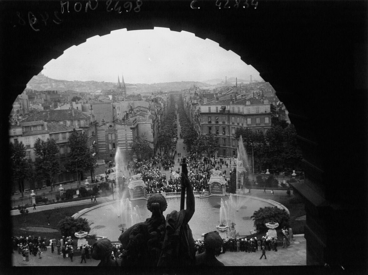 Le [Palais] Longchamp à Marseille pendant les fêtes du Mistral : [photographie de presse] / Agence Mondial